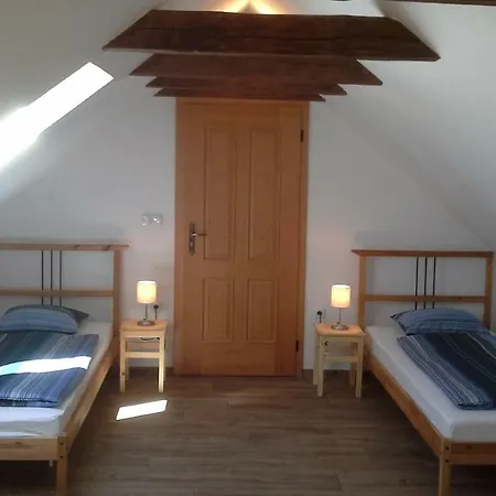 Apartman 8 *